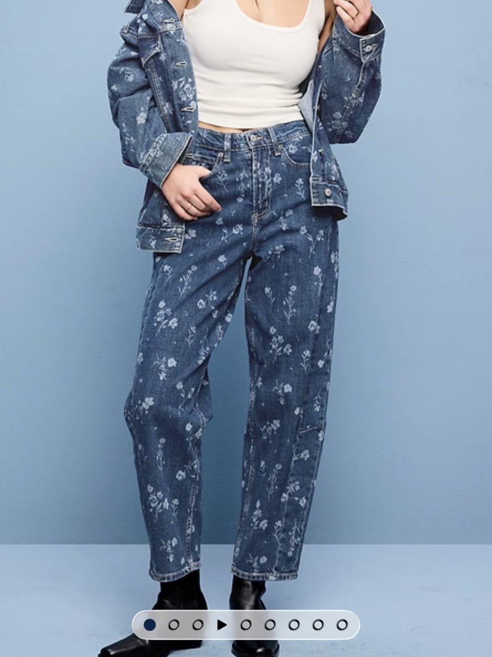 Old Navy High-Rise Barrel Leg Jeans Floral Jeans NWT in Blue Petite 0.Brand New